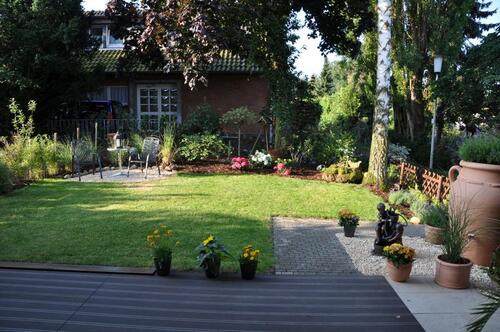 Foto - 2,5 Zimmer, Küche, Diele, Tageslicht-Bad, gr. Terrasse und Garten
