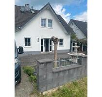 Einfamilienhaus mit Pool - 660.000,00&nbsp;EUR Kaufpreis, ca.&nbsp; 125,00&nbsp;m&sup2; in Hennef (Sieg) (PLZ: 53773)