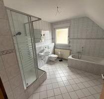 2 ZKB Dachgeschosswohnung mit Einbauküche - Homburg