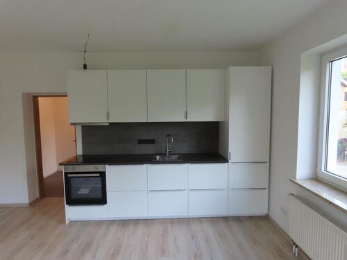 Foto - Arzberg – Zentrumsnahe 2-Zimmer-Wohnung mit Einbauküche & Terrasse zur Miete