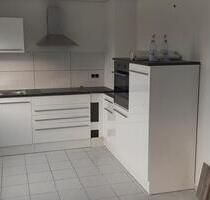Dachgeschoss Wohnung im Dreifamilienhaus mit Küche und Balkon - Langenfeld (Rheinland)