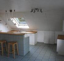 93qm Dachgeschoßwohnung in Troisdorf-Altenrath mit Carport