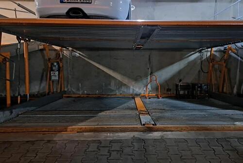 Foto - Tiefgarage Garage Parkplatz Stellplatz Lager