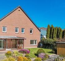 Großzügiges Wohnen mit Wintergarten, Kaminen und idyllischem Gartenparadies - Plön