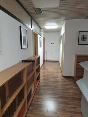 Foto - Große Büro oder Praxisräume in Schwalbach Hauptstraße zu vermieten.