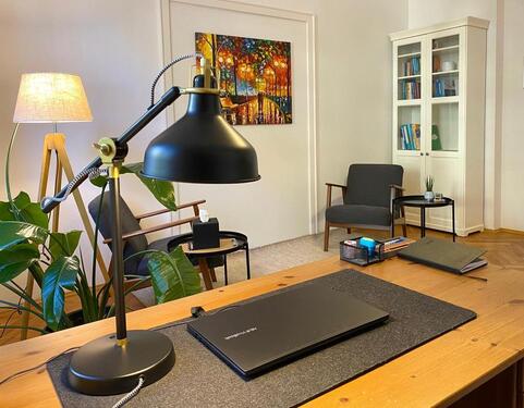 Foto - Zentral gelegener Praxisraum im Altbau – freitags zur Miete