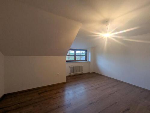 Foto - Helle-2-Zimmer- Dachgeschosswohnung