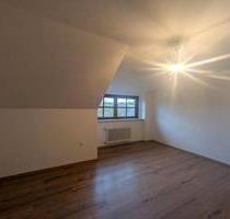 Helle-2-Zimmer- Dachgeschosswohnung - Geisenhausen