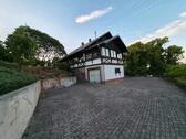 Foto - Großzügiges Einfamilienhaus mit vermieteter Einliegerwohnung