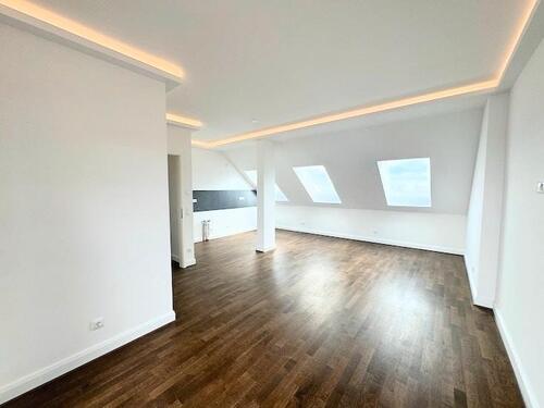 Foto - Ganz oben mit Lift! + Parkett + FB-Heizung + Loggia + tolles Bad + Stellplatz + Übernahme EBK mgl.