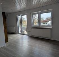 Helle 3-Zimmer Dachgeschosswohnung mit Balkon in Gröningen (Ortsr - Satteldorf
