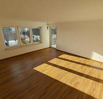 Kernsanierte 4-Zimmer-Wohnung im 1.OG in Ascha - Mit Einbauküche