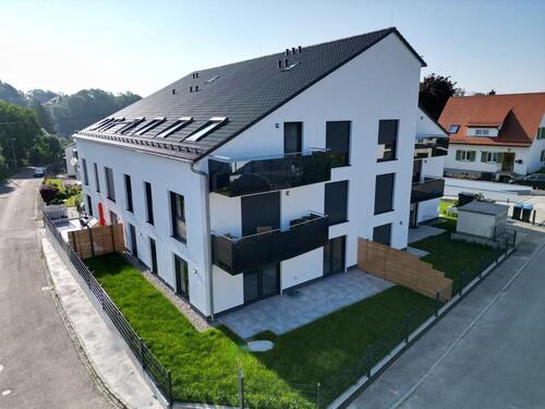 Foto - Moderne 3,5-Zimmer-Erdgeschosswohnung mit großem Privatgarten und