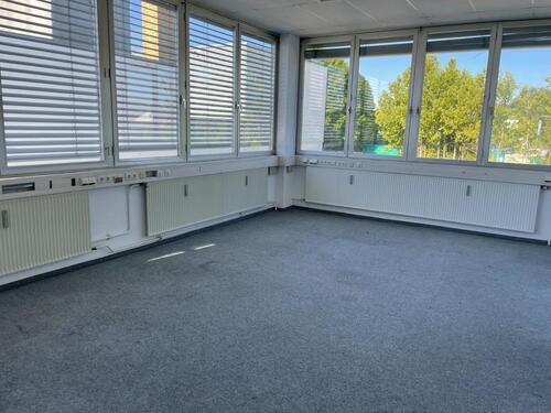 Foto - Büroflächen oder Lagerräume, - 2.000,00 EUR Kaltmiete,