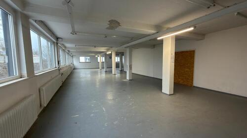 Foto - Halle, Lagerhalle, Produktion, Gewerbefläche Lagerfläche