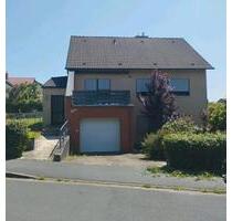 Einfamilienhaus mit Garage und Garten in Haẞfurt