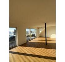 Erstbezug DG-Wohnung: Balkon, Alpenblick & moderne Ausstattung - Hohenfels