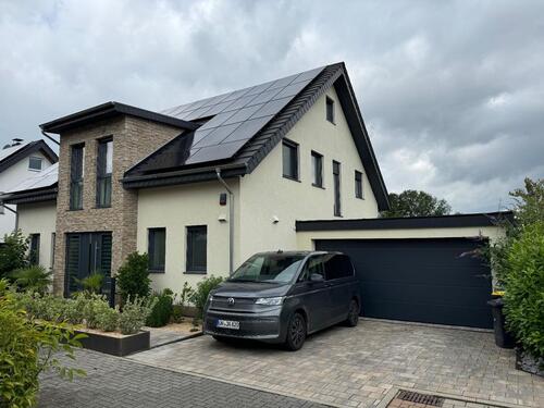 Foto - Modernes Einfamilienhaus mit Pool, Sauna, Wintergarten & PV