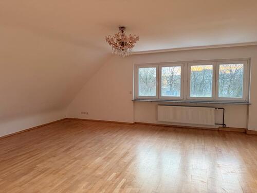 Foto - 3 Zimmer Dachgeschoßwohnung zur Miete in Saarbrücken