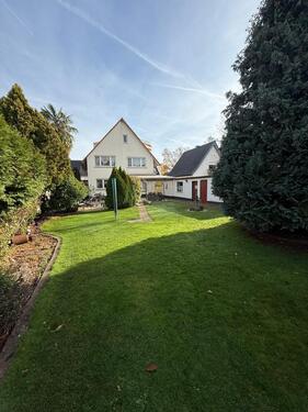 Foto - Geräumiges Zweifamilienhaus mit 4 Zimmern, 2 Garagen und einem großen Garten in Lampertheim