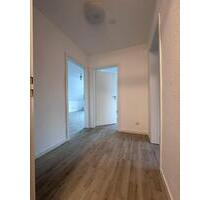 Helle 4-Zimmer-Wohnung mit Balkon, Abstellraum & Keller - 90 m² - - Celle Altencelle