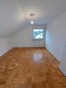 Foto - Neu renovierte DG-Wohnung in Mochenwangen – moderne EBK & Parkett