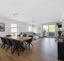 Neuwertige 3-Zimmer-Wohnung mit Balkon, Küche, TG in Herrenberg