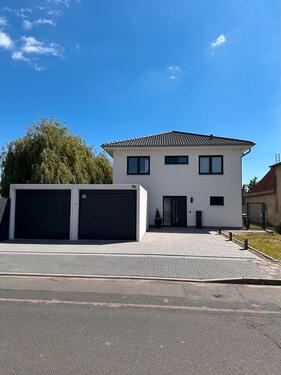 Foto - Moderne Stadtvilla mit Doppelgarage und Pool in Beerendorf