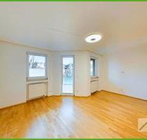 + 5PLUSIMMO + MODERNE 2-ZIMMER WOHNUNG MIT BALKON UND EBK IN ZENTRALER LAGE VON INDENALTDORF +
