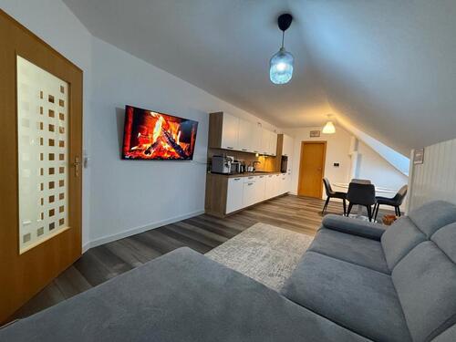 Foto - Dachgeschosswohnung mit 138,42 m² – frisch renoviert – Gartenanteil & Carport