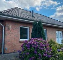 Walmdachbungalow mit Doppelgarage, Bj. 2015 - Martfeld