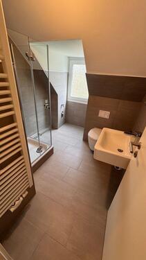 Foto - *** Riskieren Sie einen Blick! Sanierte DG-Wohnung mit Duschbad! ***