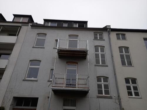 Foto - Charmante, komplett sanierte, lichtdurchflutete 3-Zimmer-Altbauwohnung mit Balkon!