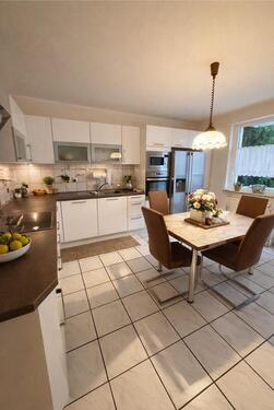 Foto - Helle 3-Zimmer Wohnung mit Balkon und Garage