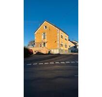 Freistehendes Zweifamilienhaus mit Doppelgarage - Eppelborn