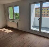 Erstbezug nach Sanierung! Ideal für 5 oder mehr Personen. Günstige Wohnung mit Einbauküche und Balkon!!! - Dessau-Roßlau Brambach