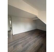 Dachgeschosswohnung- Ideal für Singles - Kalt Dachgeschosswohnung- Ideal für Singles - Kalt