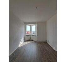 Anfragen NUR per E-Mail. Über den Dächern Bremerhavens – 3-Zimmer-Wohnung im 4. OG mit Balkon.