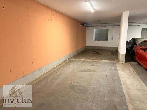 Foto - Extra breiter XXL-Doppelstellplatz im Zentrum von Heilbronn, am Fuße des Götzenturms