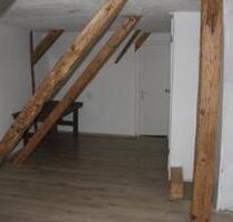 Dachgeschoßwohnung neu renoviert - Leutershausen