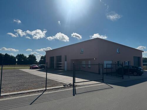 Foto - Gewerbehalle zu vermieten - 700,00 EUR Kaltmiete,