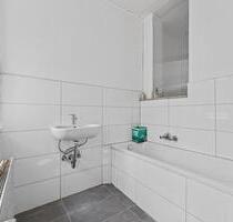 5-Zimmer-Wohnung mit Balkon, Loggia, EBK und Gartenmitbenutzung z - Kassel Südstadt