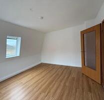 Helle 2-Zimmer-Wohnung für Singles und junge Leute! - Frankenberg (Sachsen)