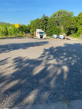 Foto - LKW Stellplätze nahe der Autobahn zu vermieten