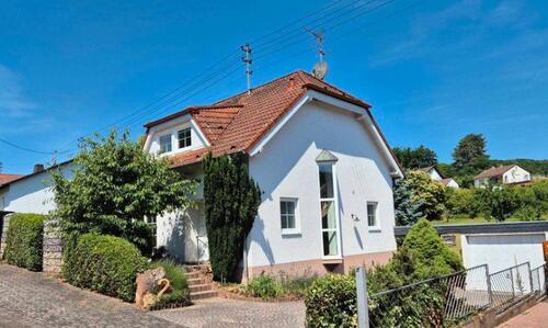 Foto - Schönes Einfamilienhaus in idyllischer Lage, 5 Zi, EBK, Garten