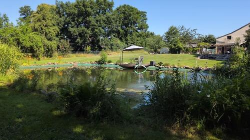 Foto - Hofanwesen mit großen Schwimmteich und Scheune