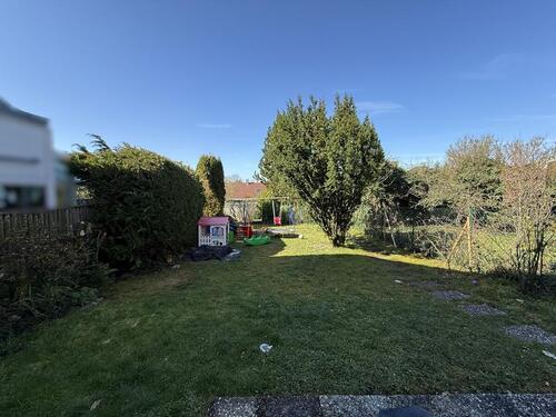 Foto - Großzügiges Wohnhaus mit Garten und Garage