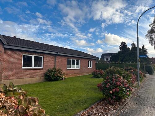 Foto - Frisch renoviertesanierte Doppelhaushalte im Bungalow-Stil