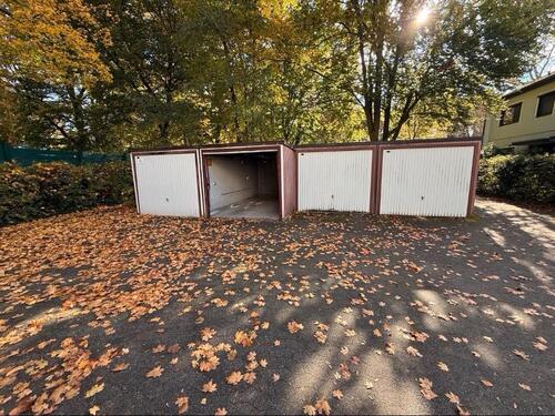 Foto - Garage in Wannsee mit Strom und elektrischem Tor