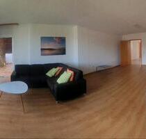 Schöne 2,5 Zi. DG Wohnung, separater Eingang - Grosselfingen